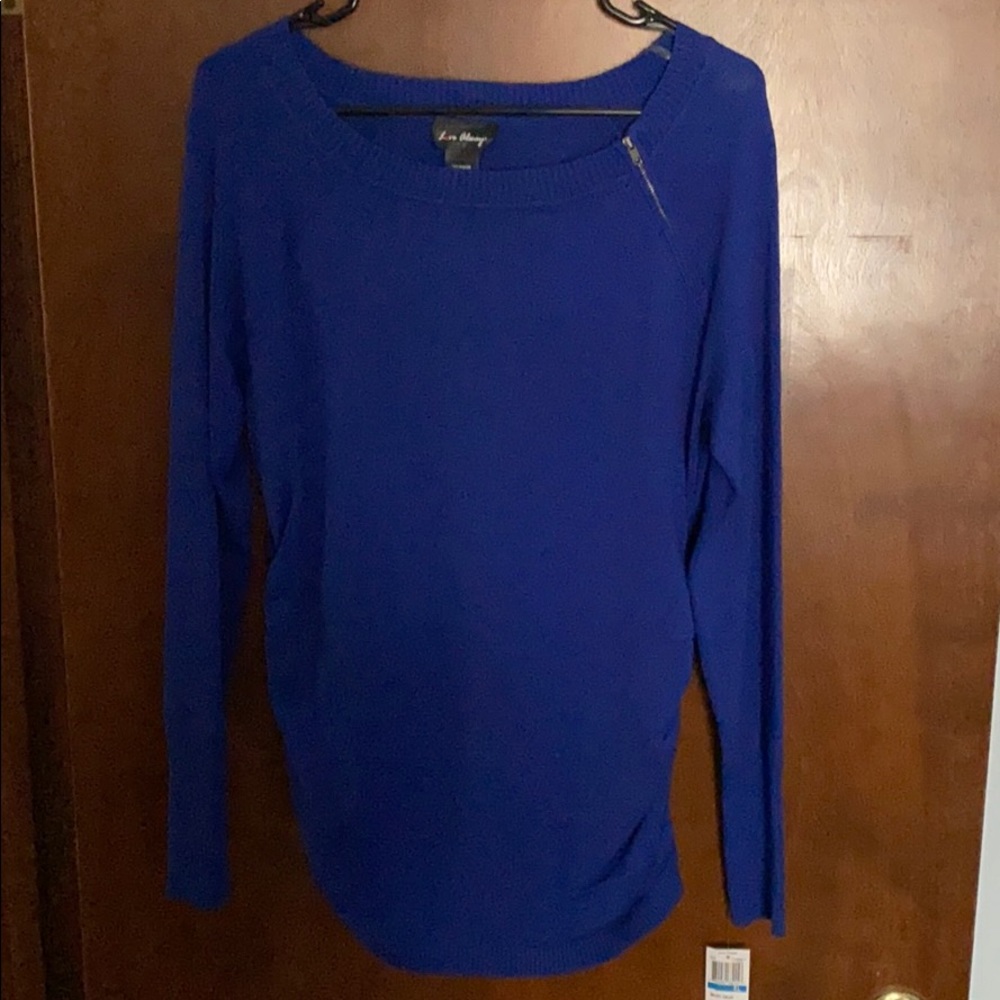Long sleeve sweater with zipper accent